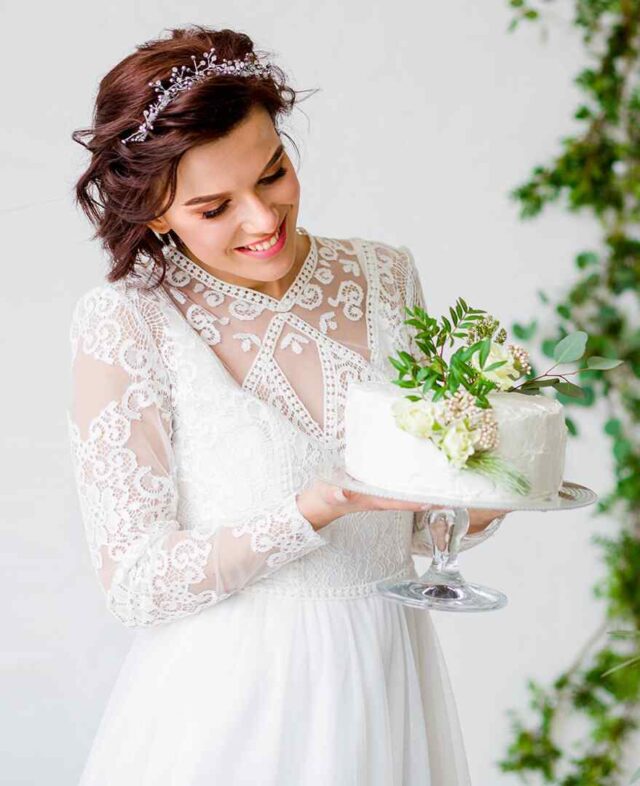 https://annadacouture.com/wp-content/uploads/2020/11/home_02_image_03-640x786.jpg