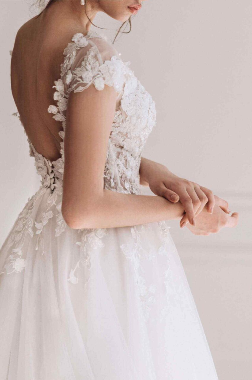 https://annadacouture.com/wp-content/uploads/2020/12/wedding_dress_07-850x1280.jpg